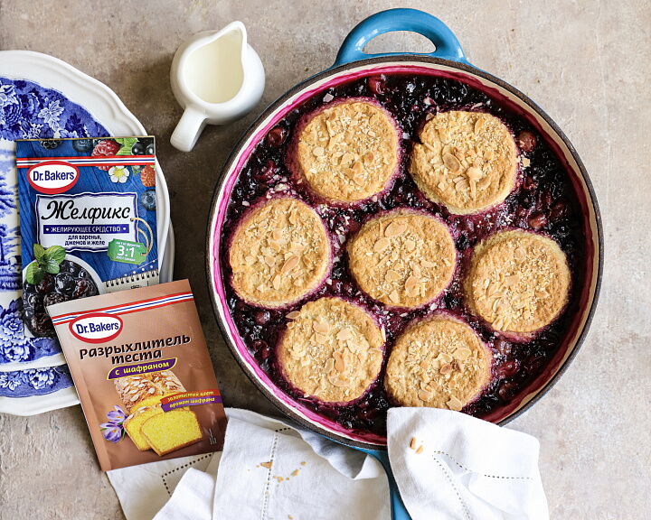 фото рецепта Коблер с черной смородиной и крыжовником Коблер с черной смородиной и крыжовником фото