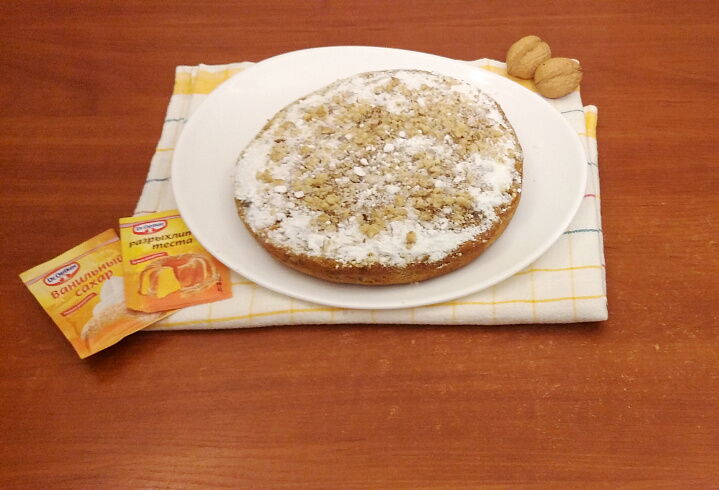 Морковный пирог с грецкими орехами в мультиварке фото