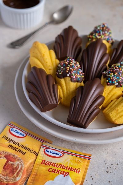 фото рецепта Тыквенные мадлен с шоколадной глазурью Тыквенные мадлен с шоколадной глазурью фото