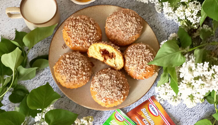 Яблочные булочки в медовой глазури 