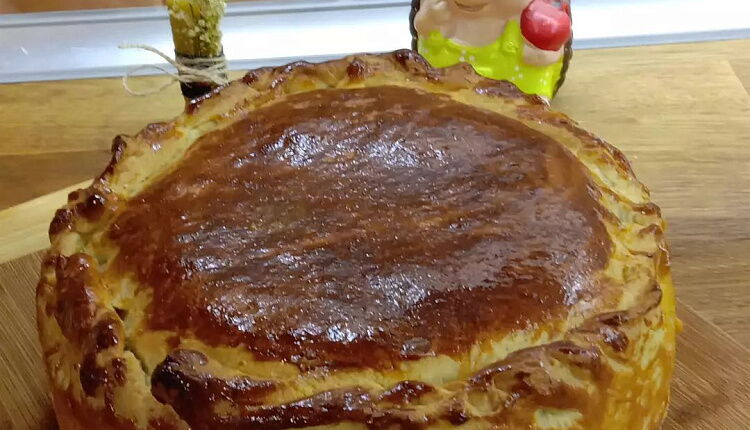 Закрытый пирог с капустой и яйцом