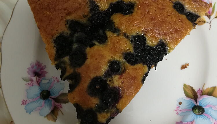 Нежный пирог с замороженными ягодами