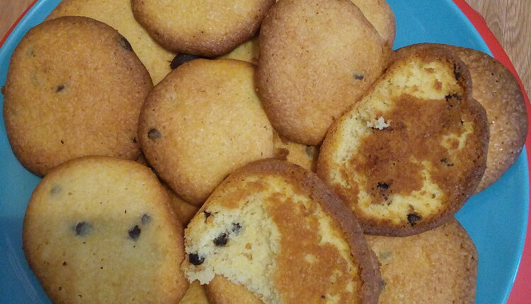 Песочное печенье с кусочками шоколада