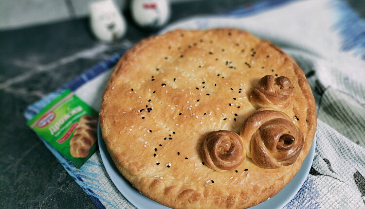 Закрытый пирог с капустой и яйцом