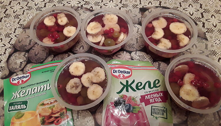 Желе с кусочками банана
