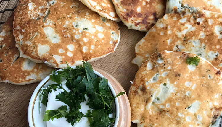 Сырные оладушки с зеленью