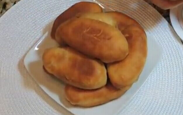 Дрожжевые пирожки с капустой