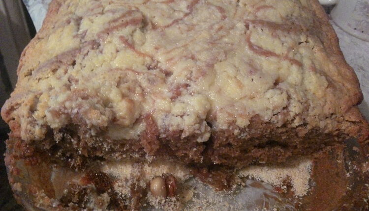 Шоколадный пирог с яблоками и орехами