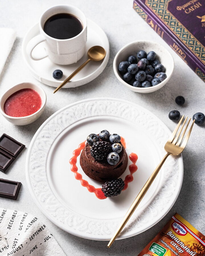 Фондан с ягодным соусом фото