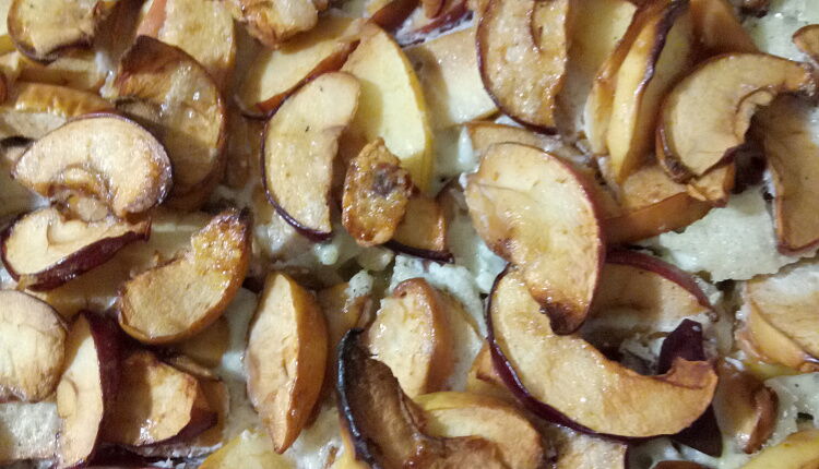 Шарлотка на яйцах