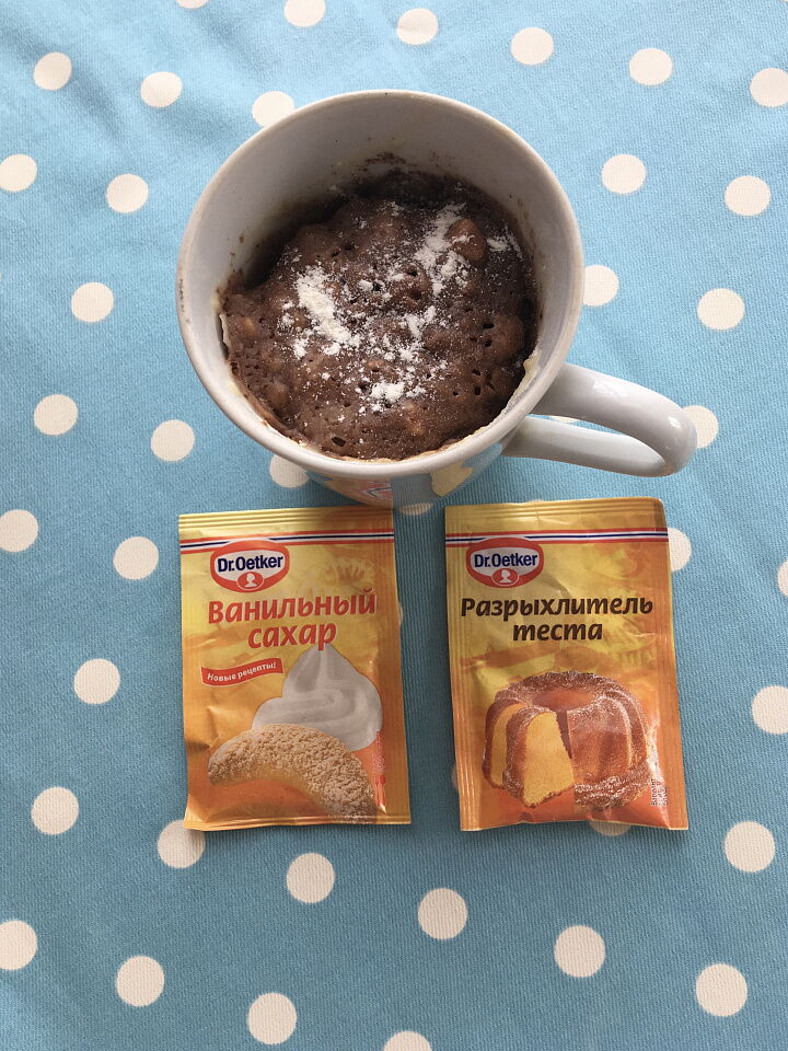 Кекс в кружке с запеченными мюслями фото