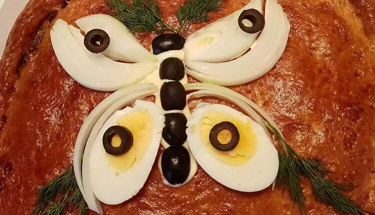 Закрытый пирог с капустой и яйцом