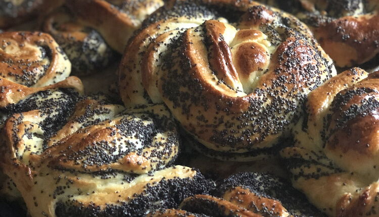 Булочки с маком