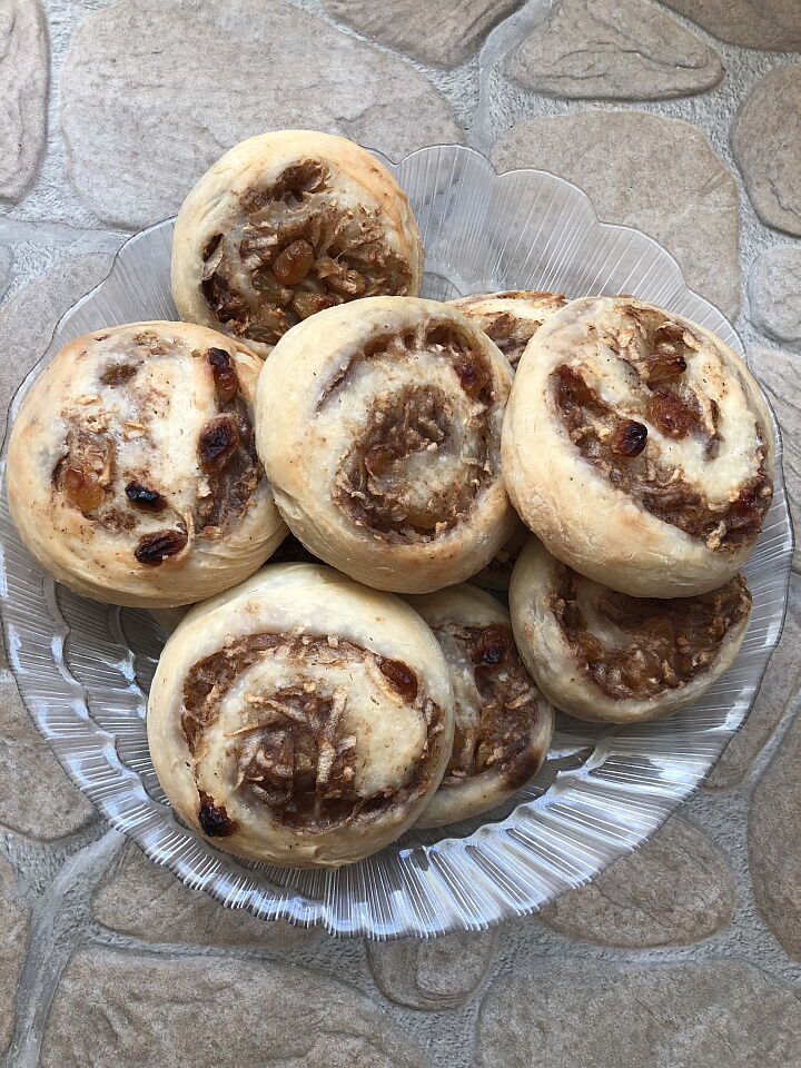 Булочки на бездрожжевом тесте с яблоками фото