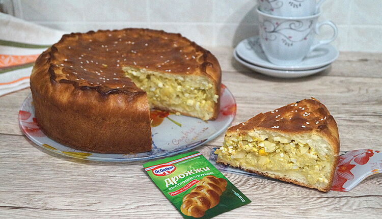 Закрытый пирог с капустой и яйцом