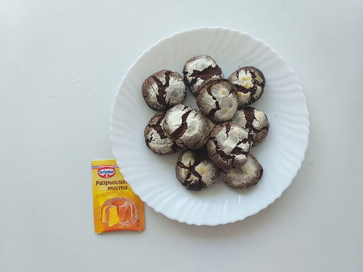 Шоколадное печенье с трещинками фото рецепта