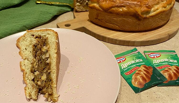 Закрытый пирог с капустой и яйцом