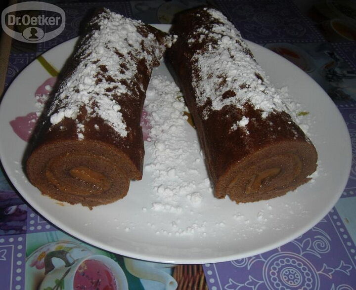 Бисквитный рулет со сгущёнкой фото