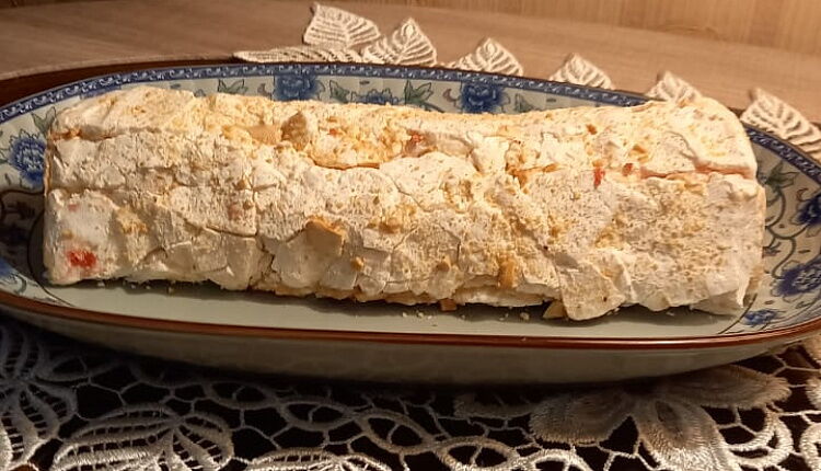  Меренговый рулет с Миндалем.