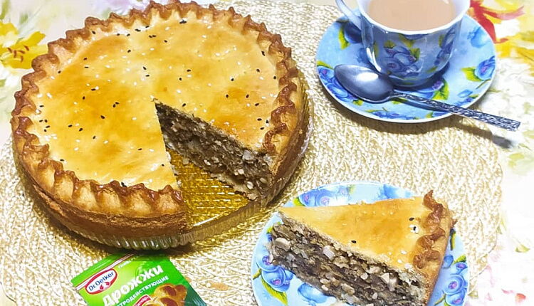 Закрытый пирог с капустой и яйцом