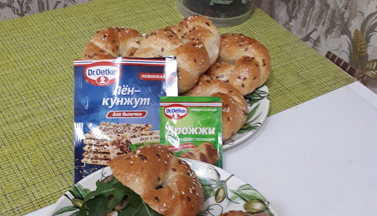 Бейгл с лососем и рукколой