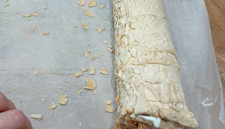 Меренговый рулет 