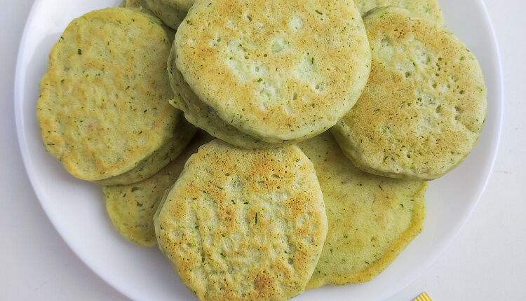 Сырные оладушки с зеленью