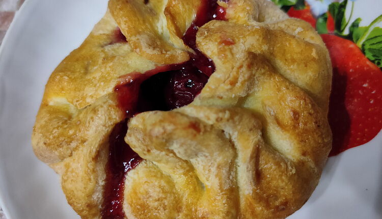 Пирожки с вишней