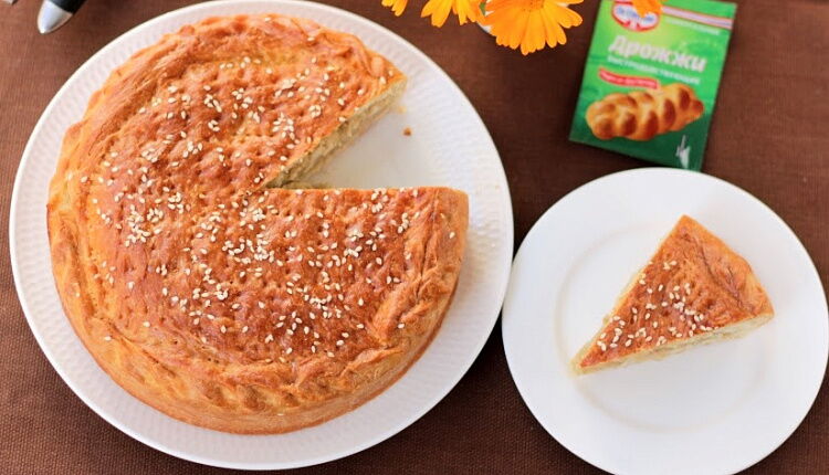 Закрытый пирог с капустой и яйцом