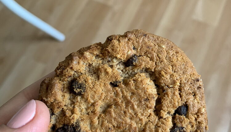 Песочное печенье с кусочками шоколада