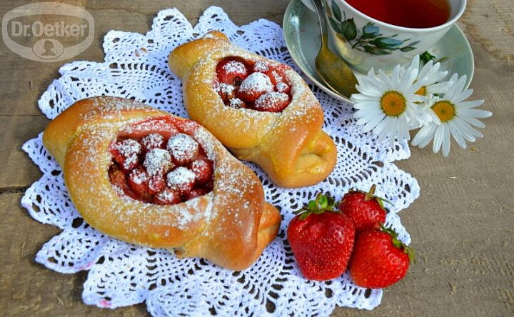 Клубничные булочки фото