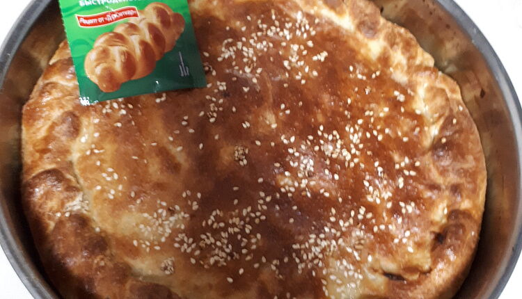 Закрытый пирог с капустой и яйцом