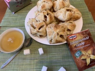 Конвертики с яблоком и ванильным сахаром фото рецепта