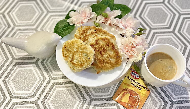 Сырные оладушки с зеленью