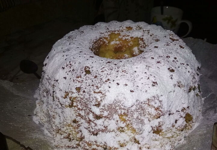 Венгерский кекс с начинкой из черешни фото