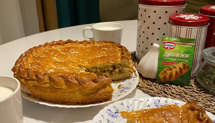 Закрытый пирог с капустой и яйцом