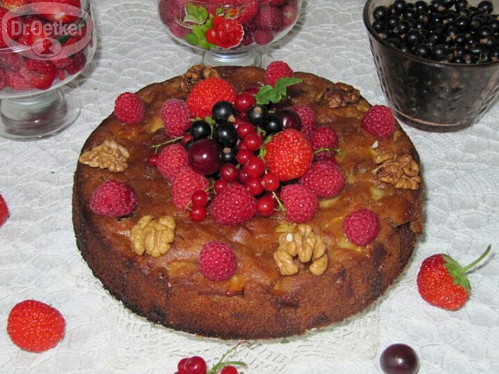 Яблочный пирог с орехами фото