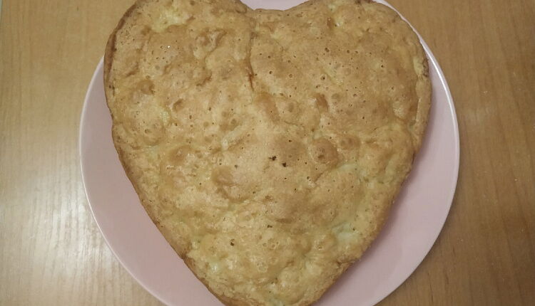 Шарлотка с грушами на кефире