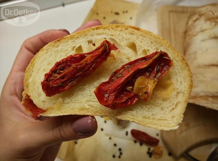 фото рецепта Чиабатта с вялеными помидорами Чиабатта с вялеными помидорами фото