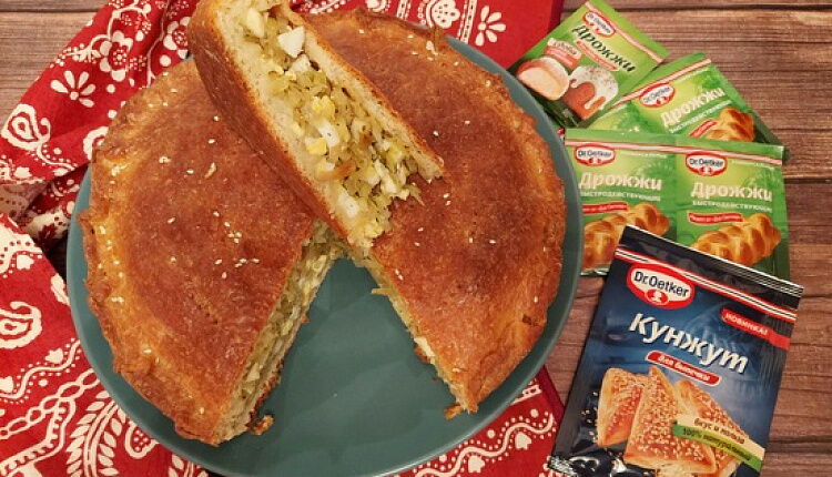 Закрытый пирог с капустой и яйцом