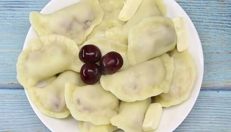 Вареники с вишней по-домашнему 