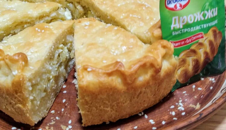 Закрытый пирог с капустой и яйцом