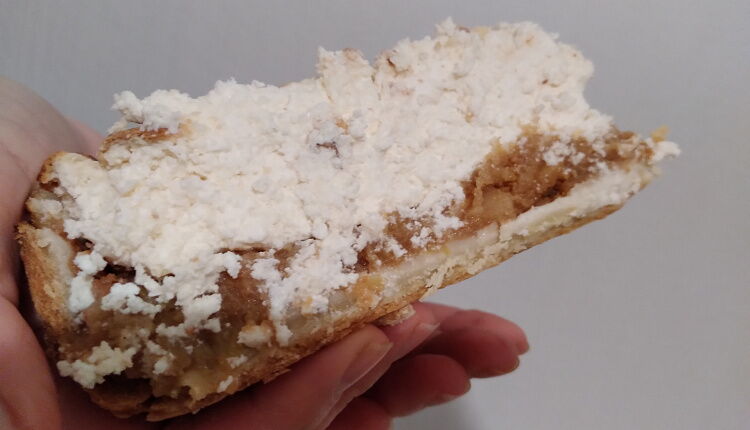 Пирог с творогом и вишней