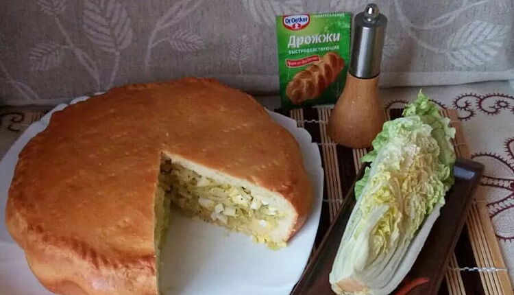 Закрытый пирог с капустой и яйцом