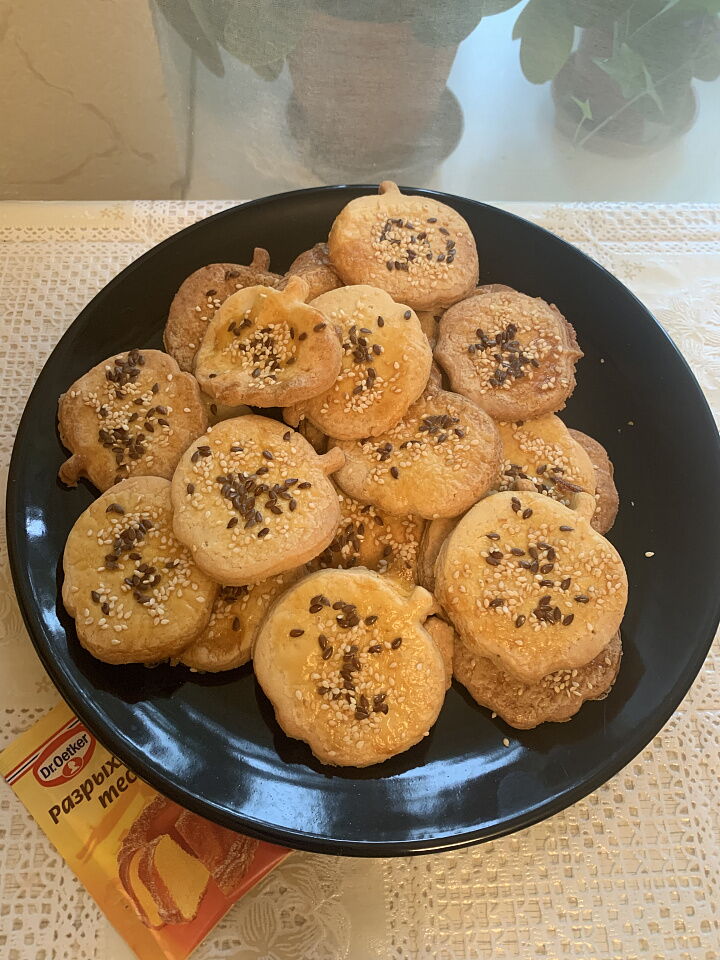 фото рецепта Хрустящее, рассыпчатое , сухое печенье с семенами льна, кунжутом и орехами Хрустящее, рассыпчатое , сухое печенье с семенами льна, кунжутом и орехами фото