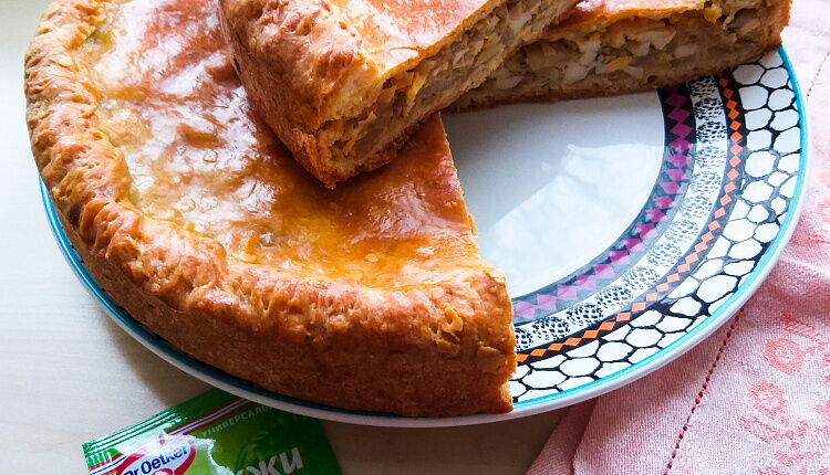 Закрытый пирог с капустой и яйцом
