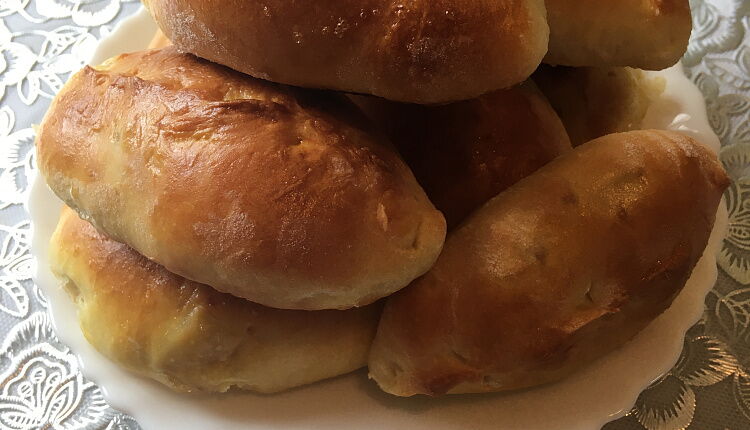 Пирожки с луком и яйцом