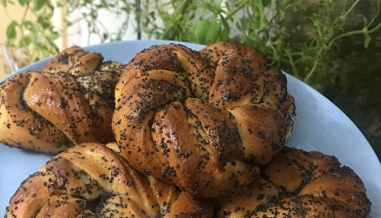 Булочки с маком
