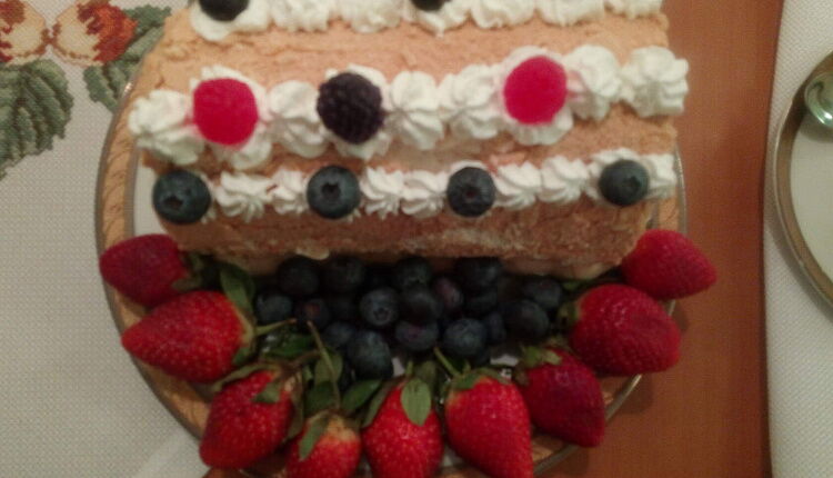  Меренговый рулет с Миндалем.