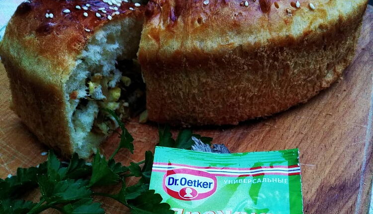 Закрытый пирог с капустой и яйцом